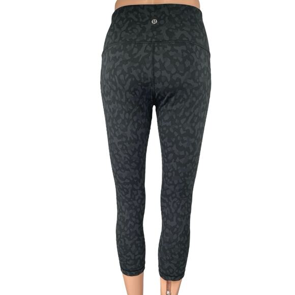 Lululemon In Movement Gray Camo Camouflage Mid Rise Crop Tight Leggings Pants 4 - Picture 3 of 4